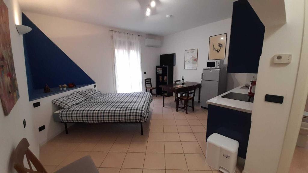 A bed or beds in a room at Happy Apartment - TWA