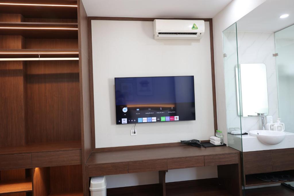 TV a/nebo společenská místnost v ubytování The Cosy Inn Hanoi