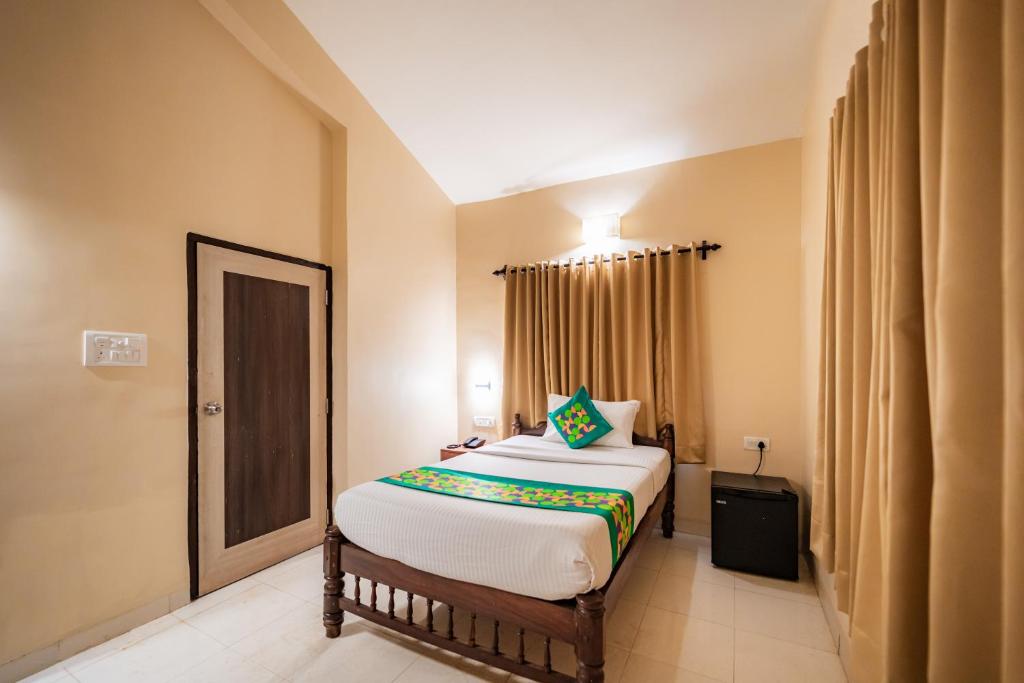 Postel nebo postele na pokoji v ubytování Treebo Sunshine Beach Resort