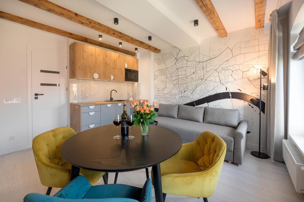 Køkken eller tekøkken på Steel And Wood Apartment