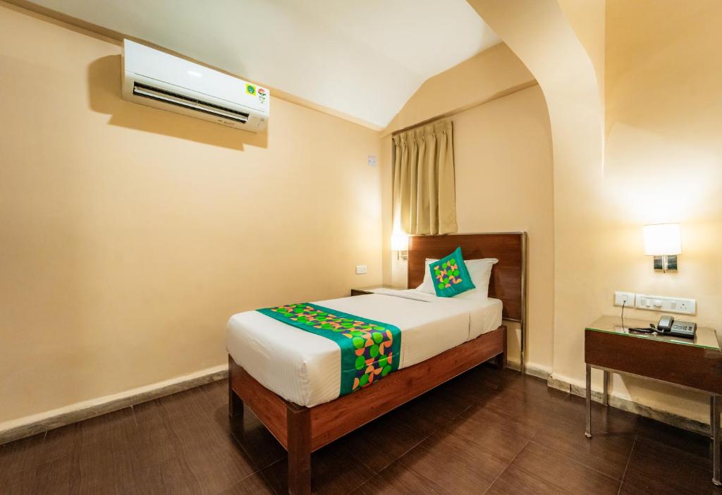 Postel nebo postele na pokoji v ubytování Treebo Sunshine Beach Resort