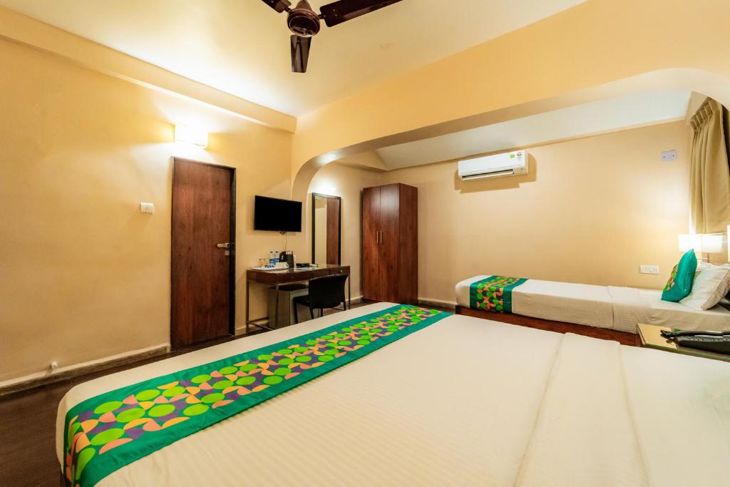 Postel nebo postele na pokoji v ubytování Treebo Sunshine Beach Resort