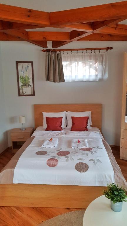 Postel nebo postele na pokoji v ubytování Danubia Apartman