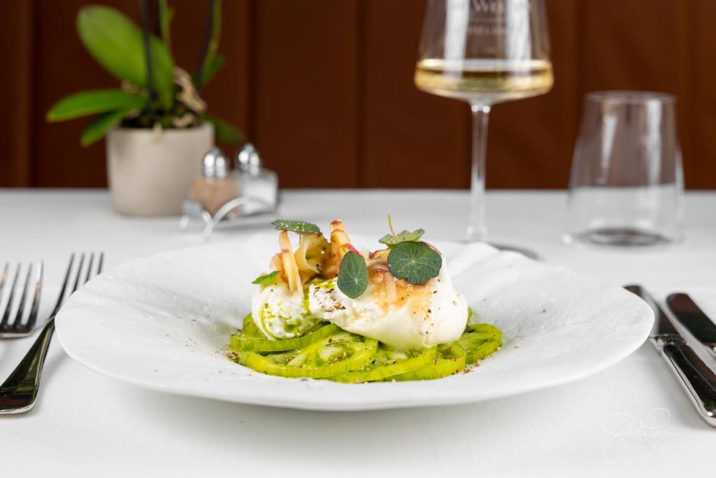 The Wellem, in The Unbound Collection by Hyatt - Resim 29