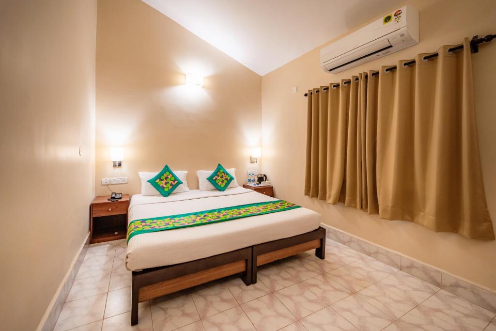 Postel nebo postele na pokoji v ubytování Treebo Sunshine Beach Resort