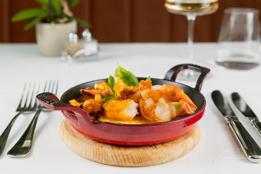 The Wellem, in The Unbound Collection by Hyatt - Resim 32