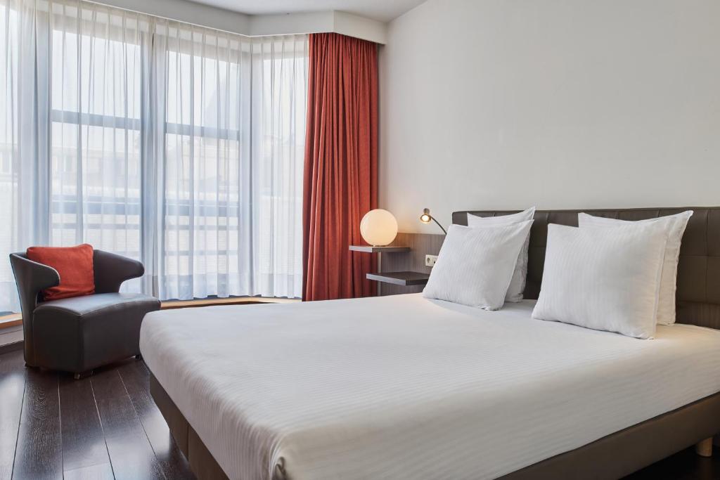 Ένα ή περισσότερα κρεβάτια σε δωμάτιο στο Theater Hotel