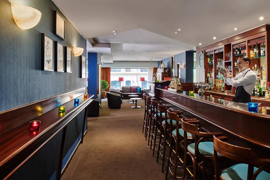 Ο χώρος του lounge ή του μπαρ στο Theater Hotel