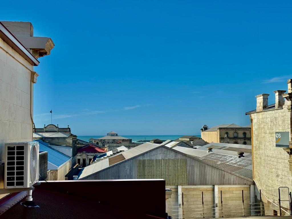 The Italian Warehousemen - Resim 13