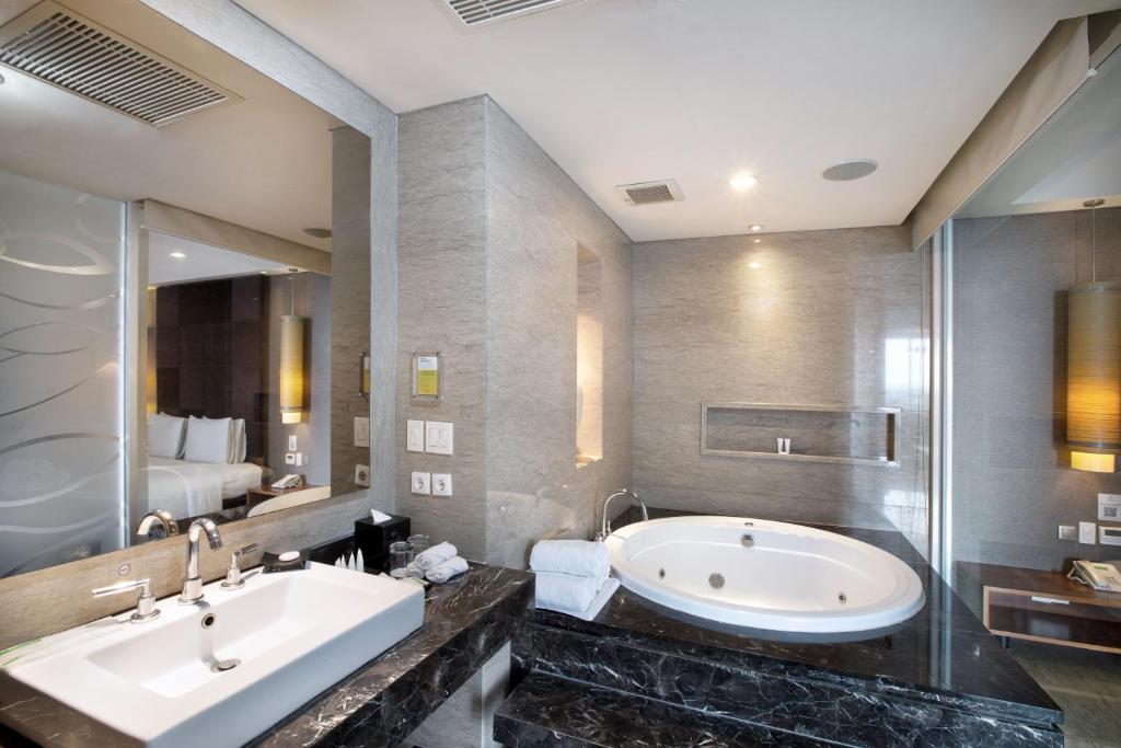 Holiday Inn Bandung Pasteur by IHG - Королева-королева-королева