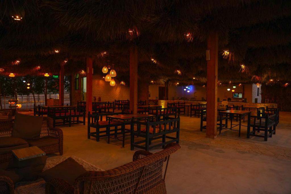 Restaurace v ubytování SAMA Ras Al Jinz Resort