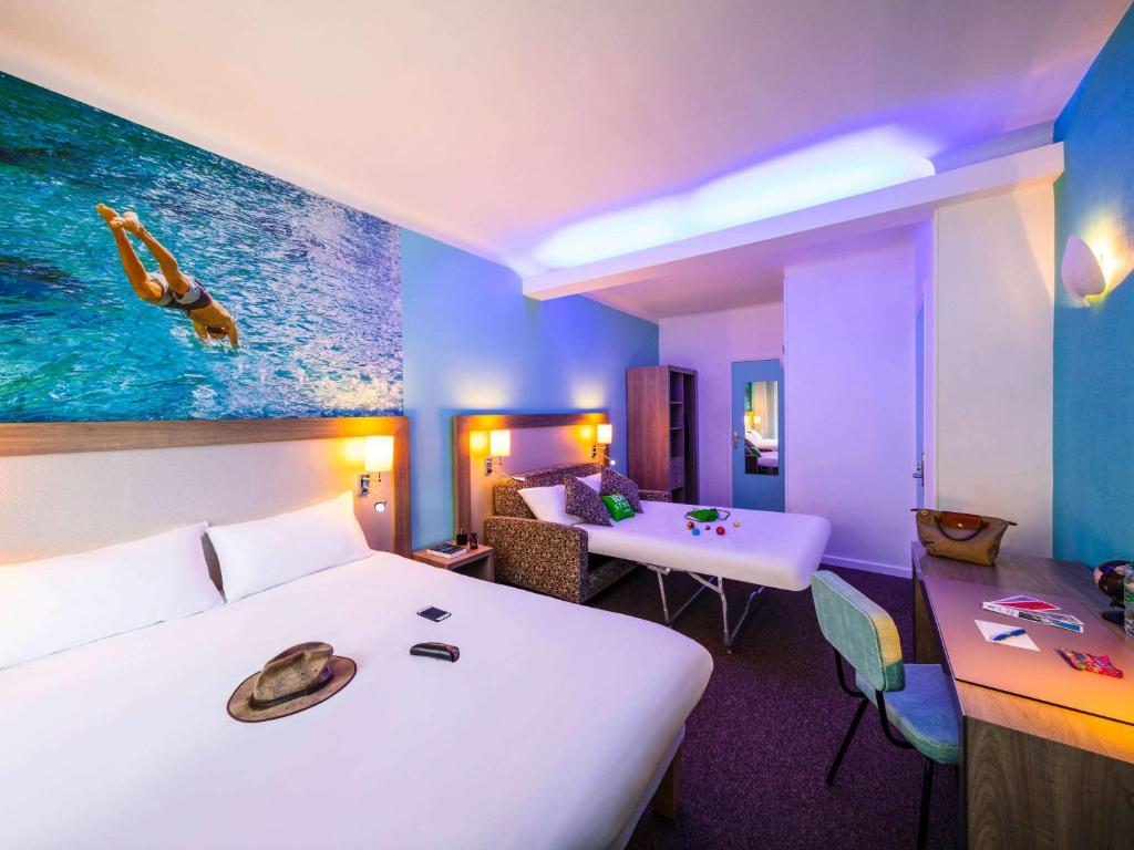 Postel nebo postele na pokoji v ubytování ibis Styles Calais Centre
