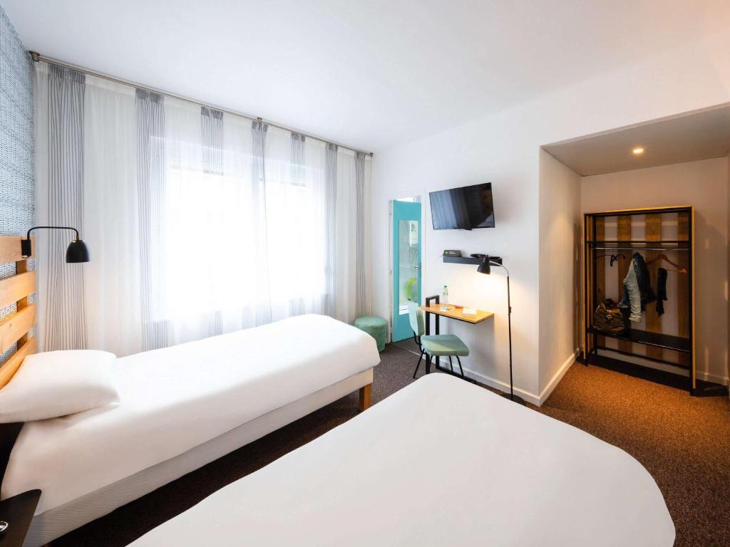 Postel nebo postele na pokoji v ubytování ibis Styles Calais Centre