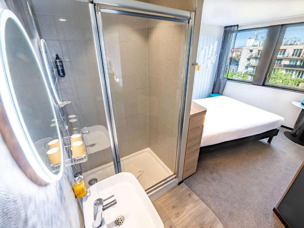 a bathroom with a shower and a sink at ibis Styles Paris 16 Boulogne in Paris