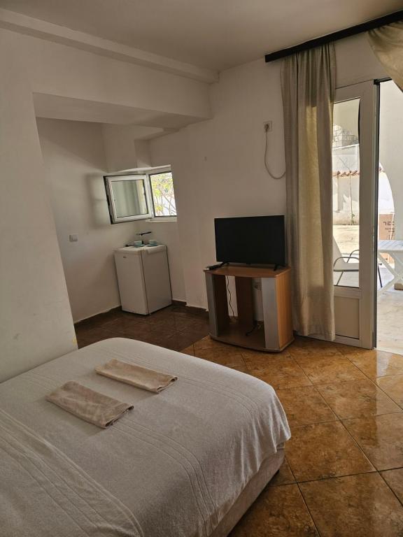 Postel nebo postele na pokoji v ubytování Rustic room