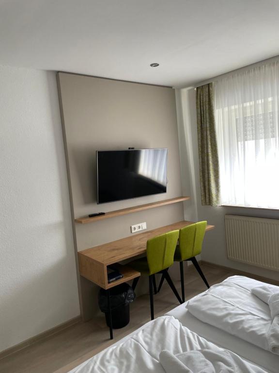 TV a/nebo společenská místnost v ubytování Gasthof Adler