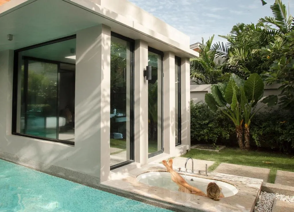Club Pool Villa