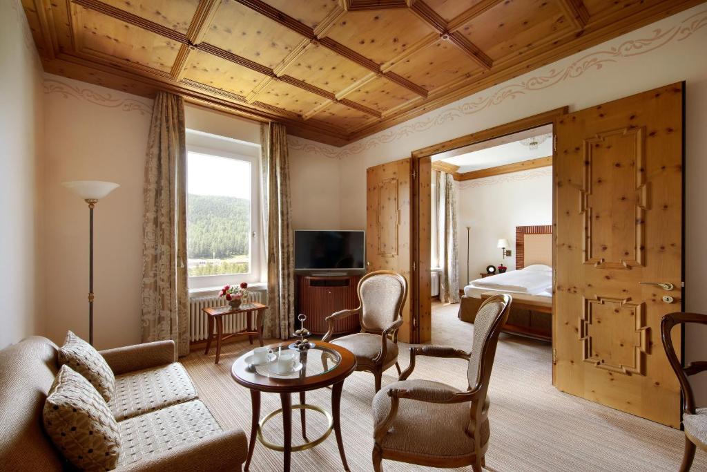 TV a/nebo společenská místnost v ubytování Grand Hotel Kronenhof