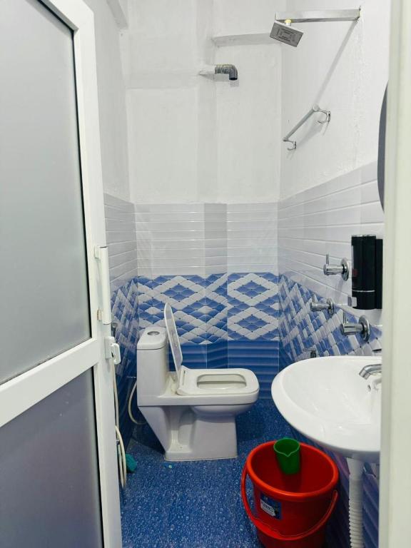 Bilik mandi di Hotel Pema