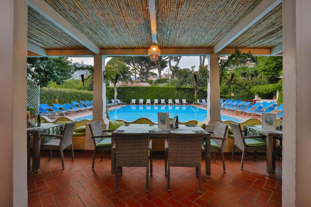 Bazén v ubytování Hotel Giordano nebo v jeho okolí