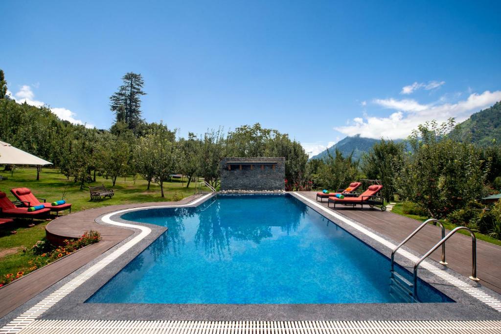 Bazén v ubytování Larisa Resort Manali nebo v jeho okolí