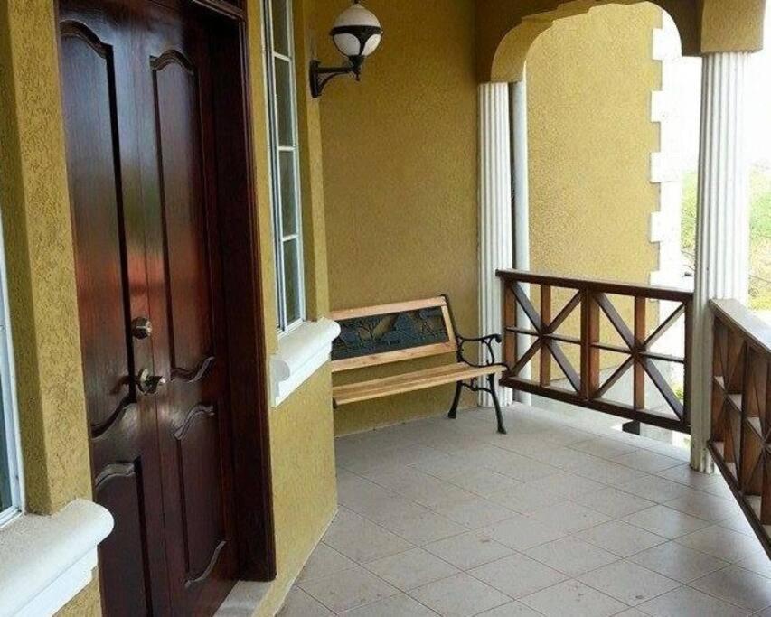 Balkón nebo terasa v ubytování Spacious 1 Bedroom Apartment Near SGU - Prime Location #2