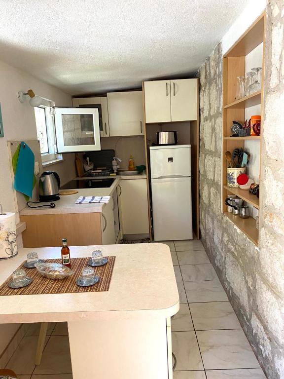 Kuchyňa alebo kuchynka v ubytovaní Apartment Cacini Dvori