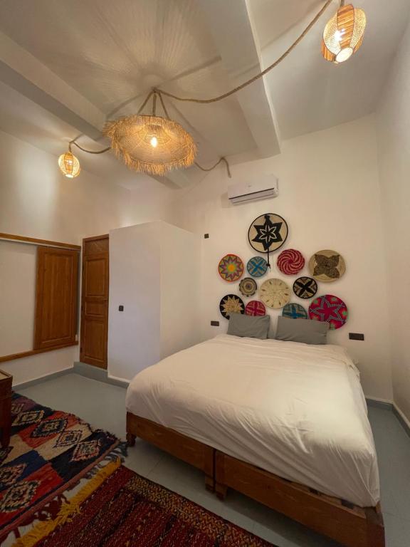 Postel nebo postele na pokoji v ubytování Riad La Calèche & SPA