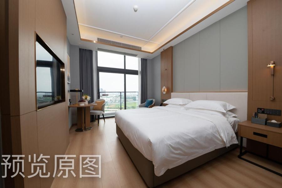 Postel nebo postele na pokoji v ubytování Poltton Foshan Sanshui Century Hotel