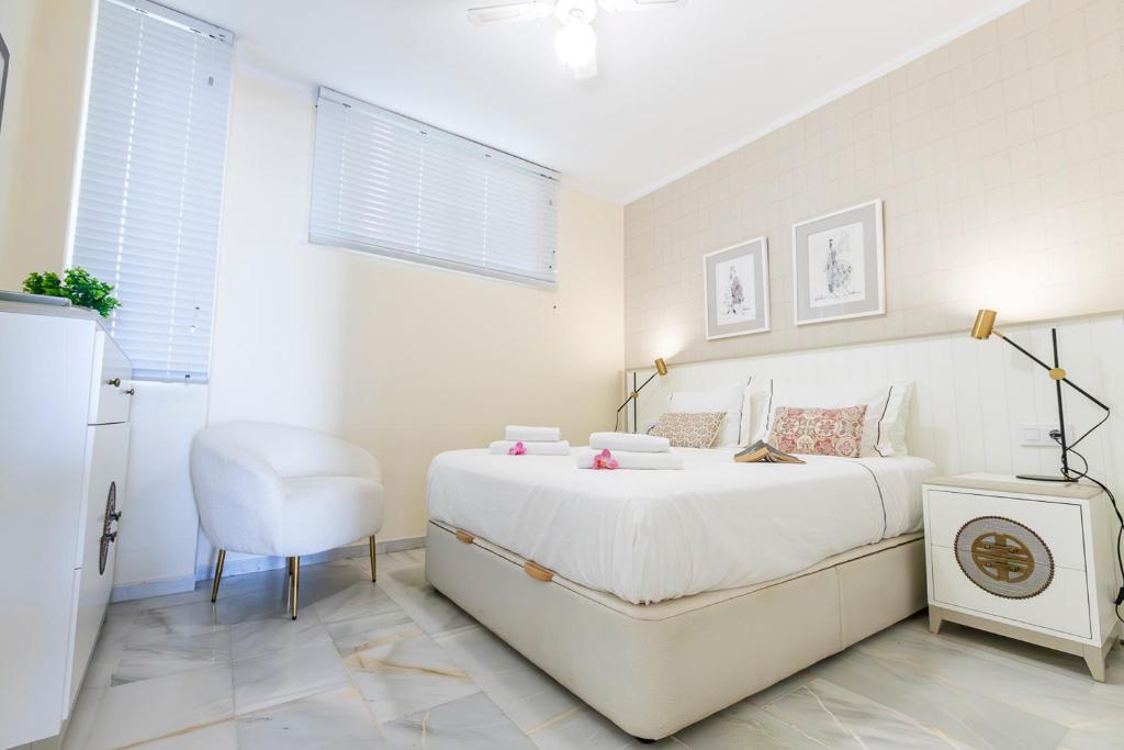 A bed or beds in a room at Apartment in beachfront complex in El Duque area, Costa Adeje