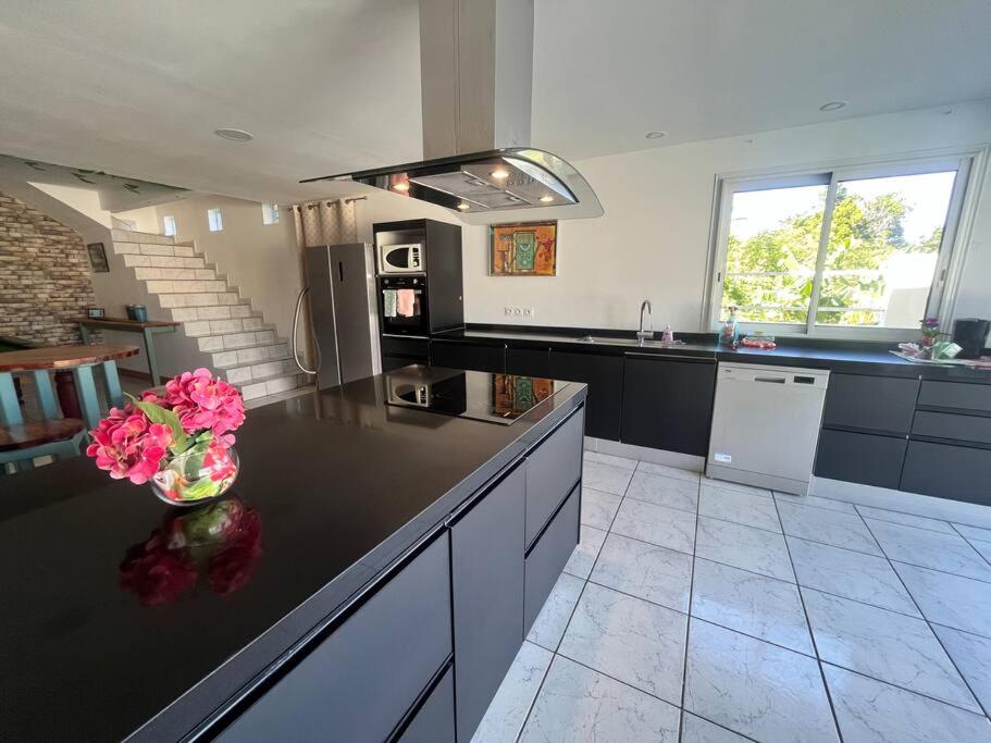 Kuchyň nebo kuchyňský kout v ubytování Grande Maison de 8 chambres au sud de"La Réunion"