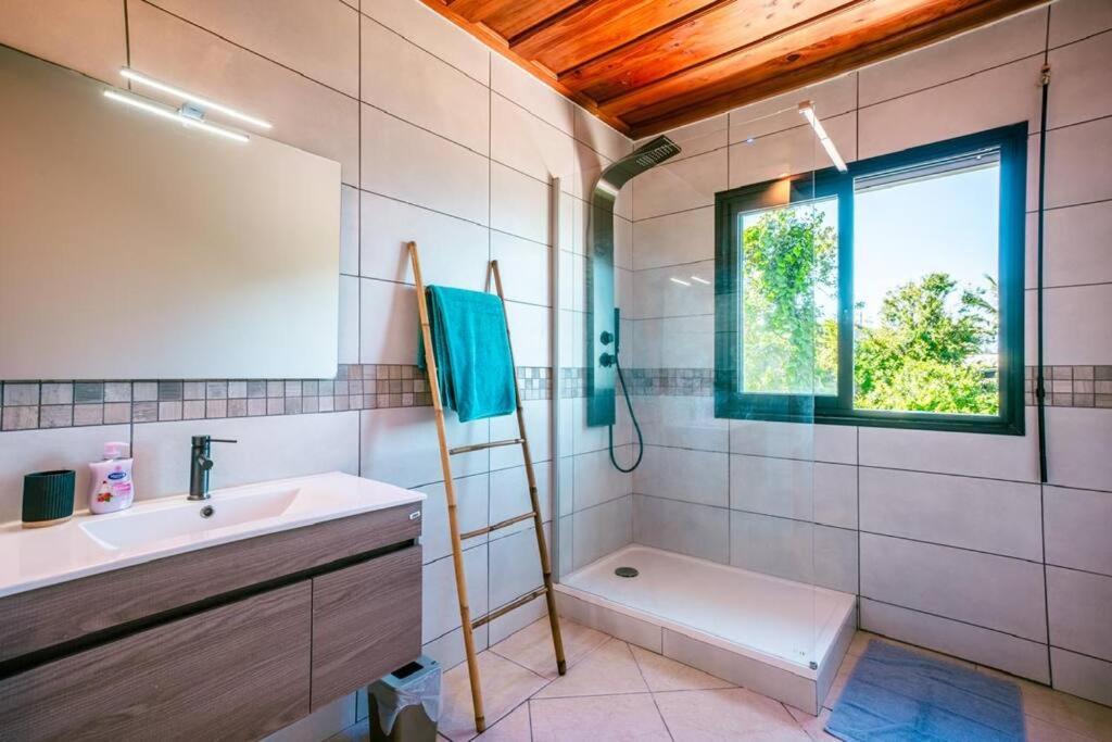 Koupelna v ubytování Grande Maison de 8 chambres au sud de"La Réunion"