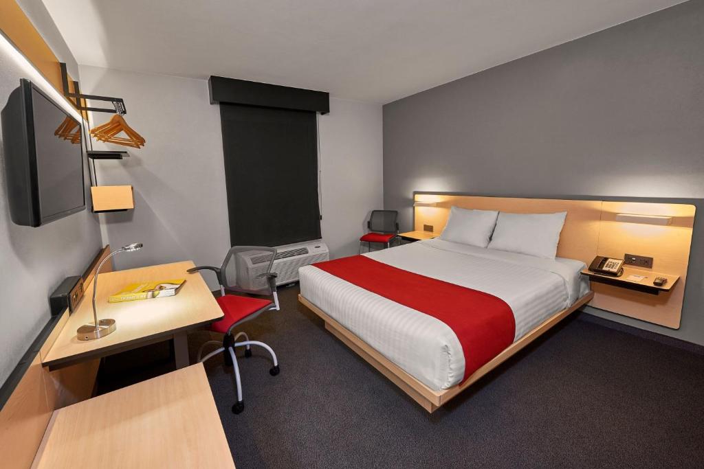 City Express by Marriott Toluca - Habitación De La Reina