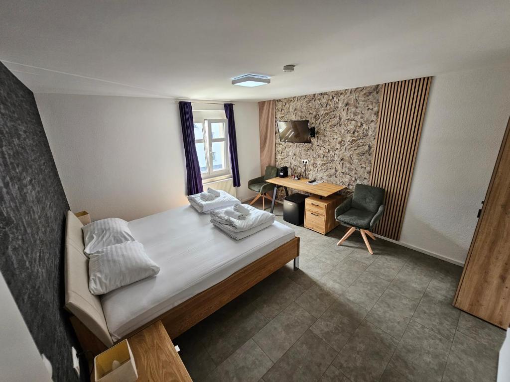 Postel nebo postele na pokoji v ubytování Gasthaus Sofram