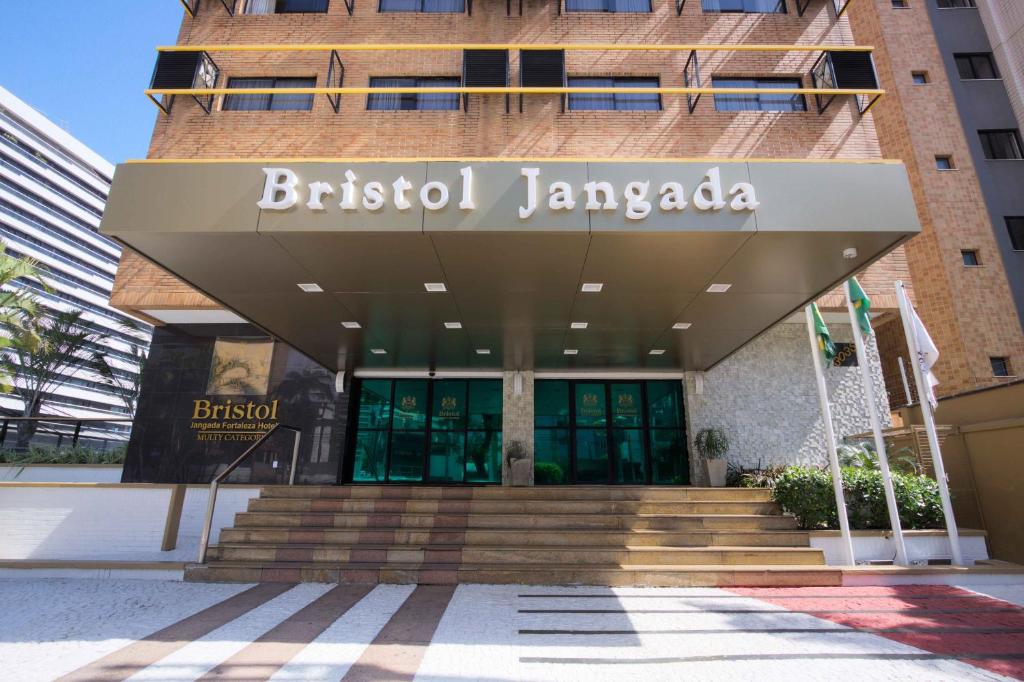 a building with a sign that reads british japanoria at Bristol Jangada Fortaleza Meirelles in Fortaleza