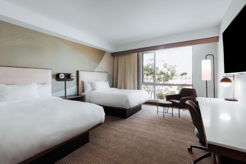 Courtyard by Marriott Santa Barbara Downtown - Queen Room With Two Queen Beds And City View
