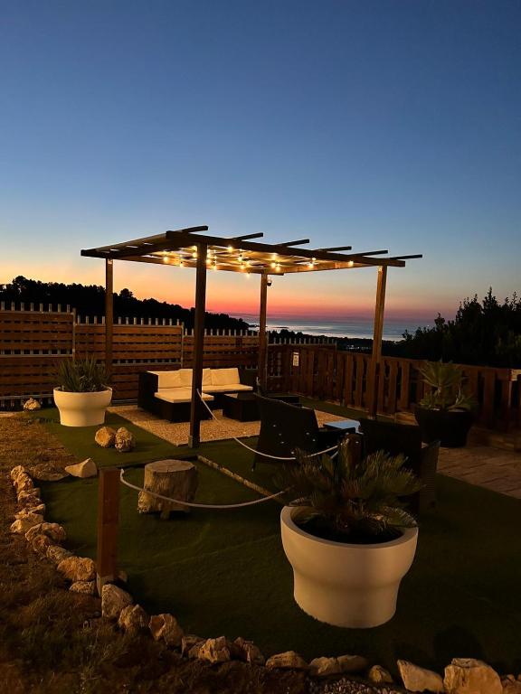 Východ nebo západ slunce při pohledu z bed and breakfast nebo okolí