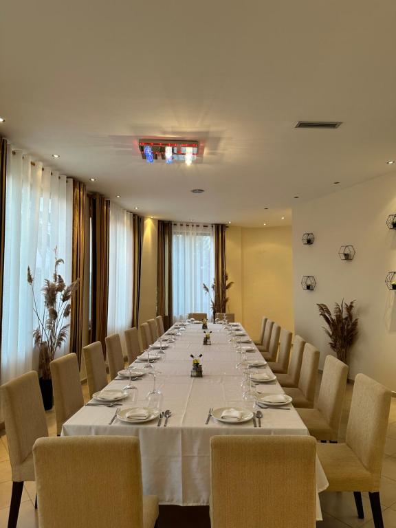 Restaurace v ubytování PARADISE Laguna Vain