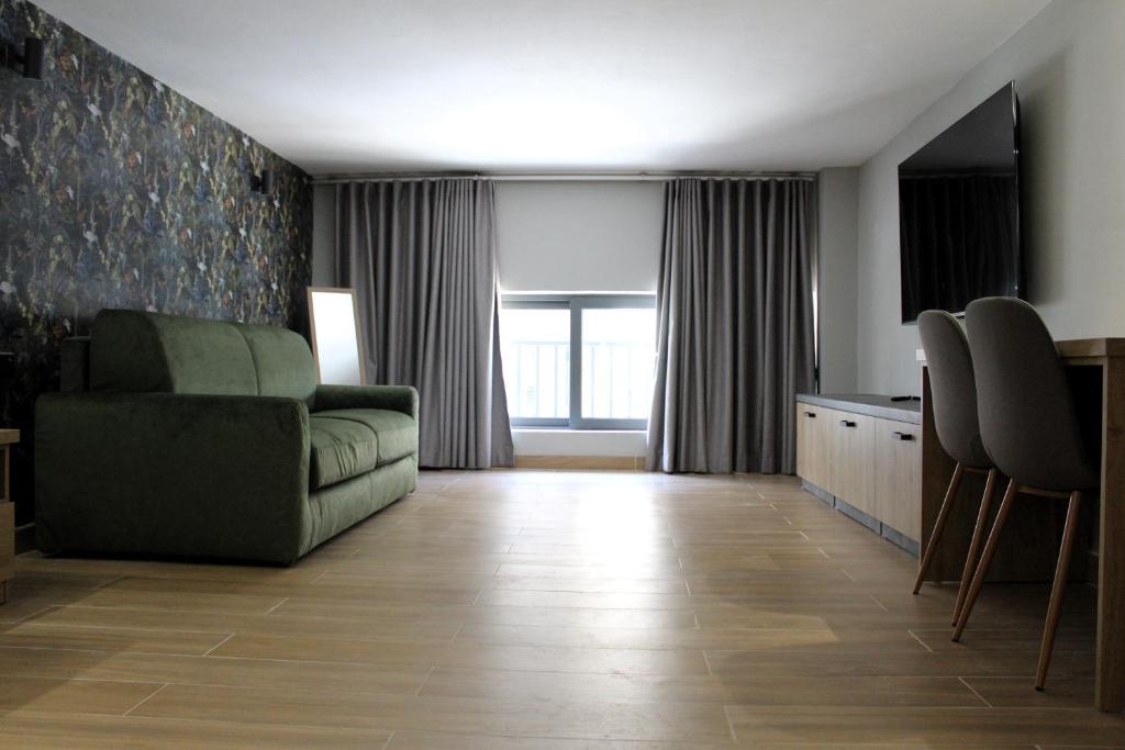 University Boutique Rooms - 15