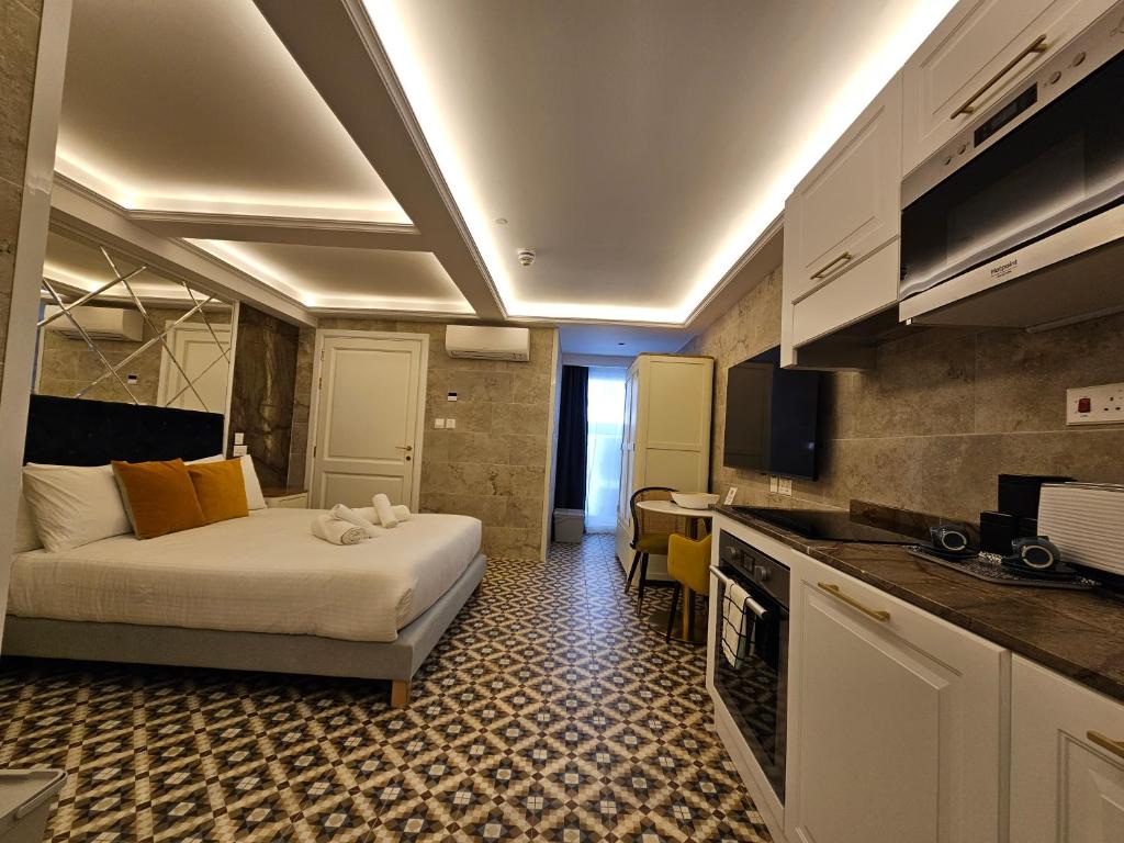 Kuchyň nebo kuchyňský kout v ubytování Balcony Hotel