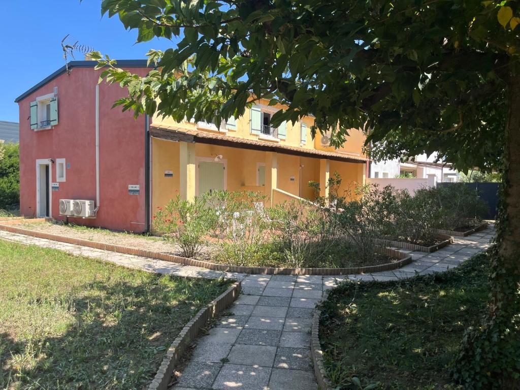 Budova, v ktorej sa apartmánový hotel nachádza
