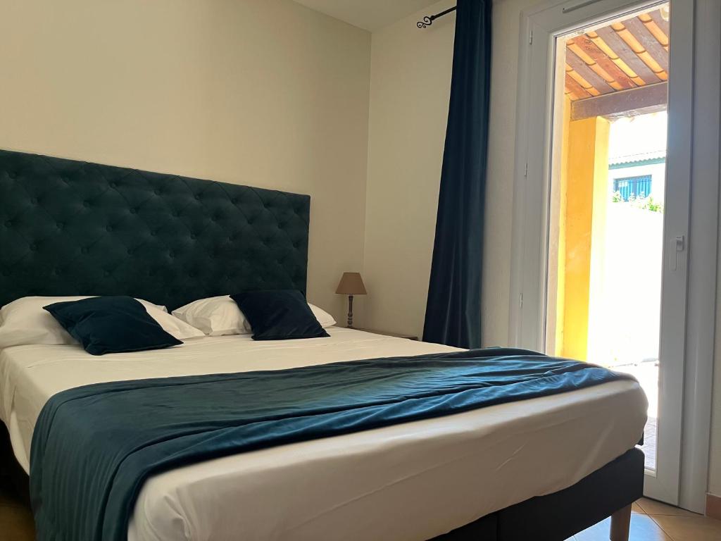 Posteľ alebo postele v izbe v ubytovaní Le Gîte du Festival Sud Aqua - Avignon TGV
