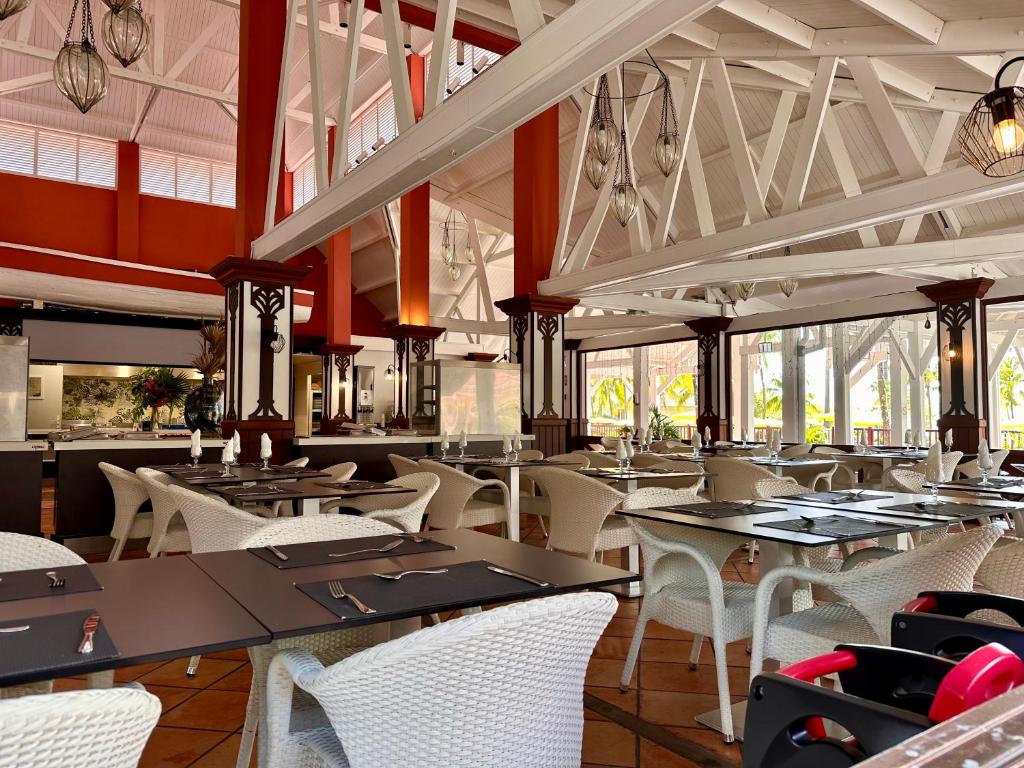 Restaurace v ubytování Grenade 21 vue mer proche plage dans Complexe type Village Vacances