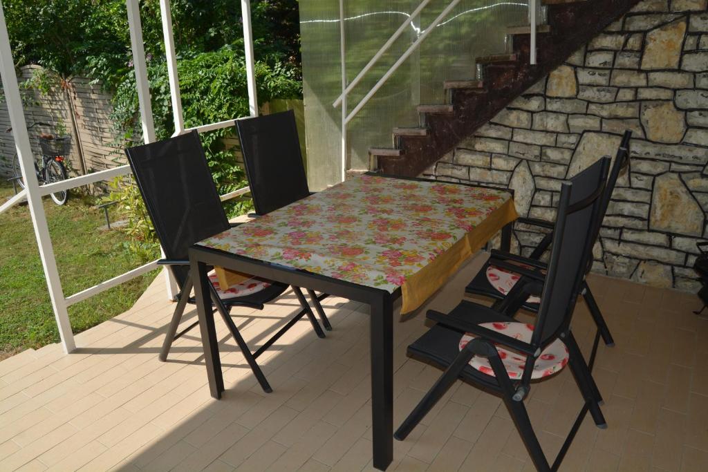 Balkón alebo terasa v ubytovaní Part Közeli Vendégház Zamárdi