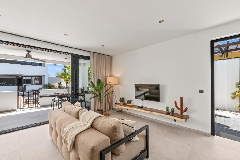 TV a/nebo společenská místnost v ubytování Zon&zo Luxurious Apartment in Jan Thiel