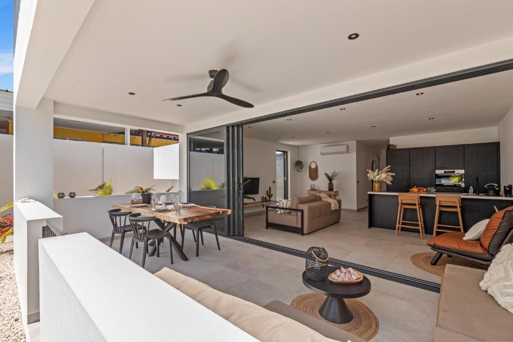 Posezení v ubytování Zon&zo Luxurious Apartment in Jan Thiel