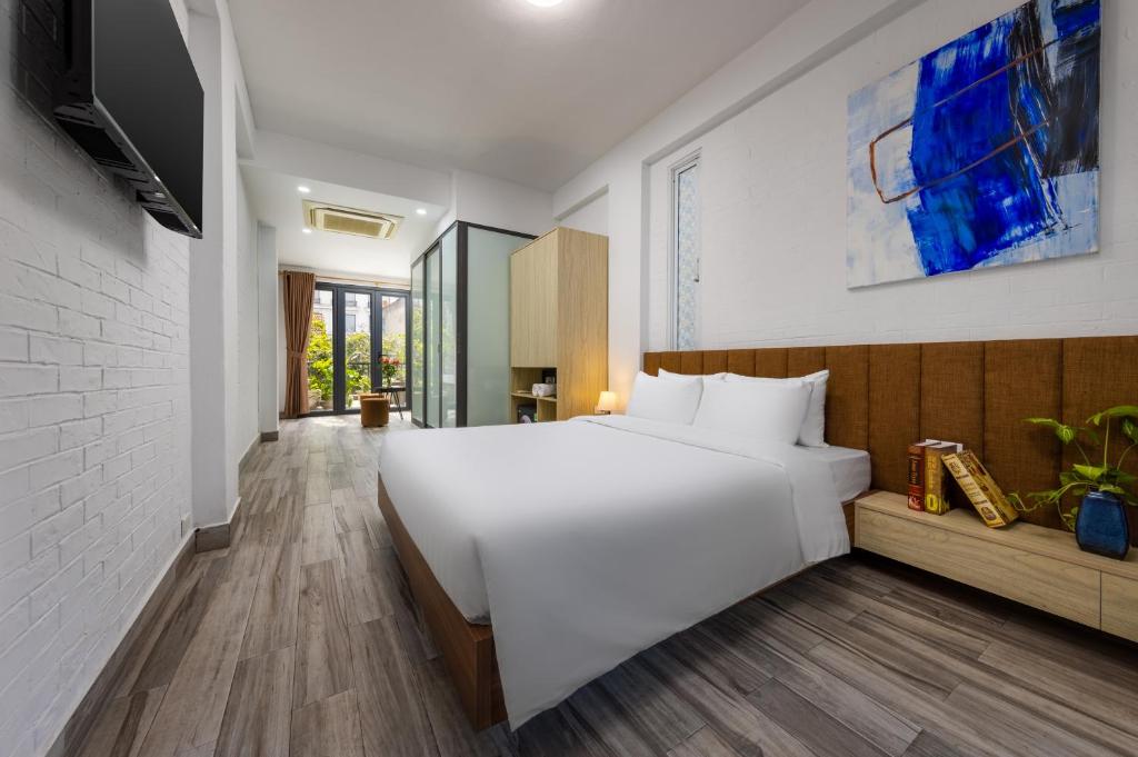 Postel nebo postele na pokoji v ubytování Hanoi Center View Hotel and Spa