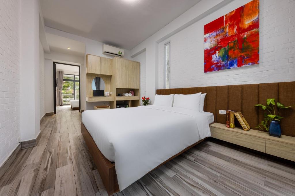 Postel nebo postele na pokoji v ubytování Hanoi Center View Hotel and Spa