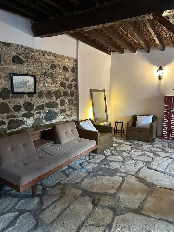 Posezení v ubytování Loucy’s Art Home