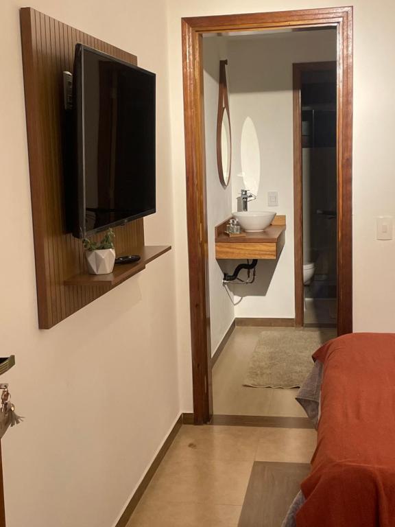 TV a/nebo společenská místnost v ubytování Chale Villa do Valle